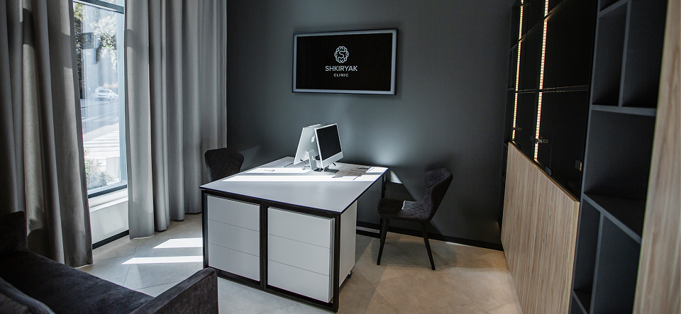 Сучасний медичний центр Shkiryak Clinic у Києві та Ужгороді — лікування нейрохірургічних та онкологічних захворювань